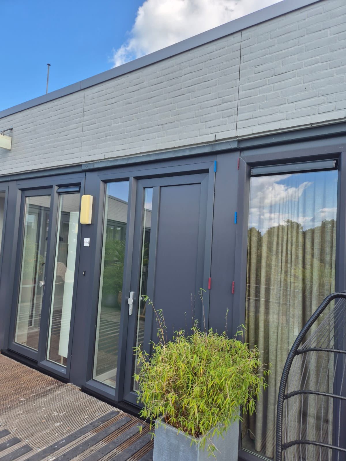 Renovatie met antraciet generfde kozijnen Doetinchem (2).jpeg
