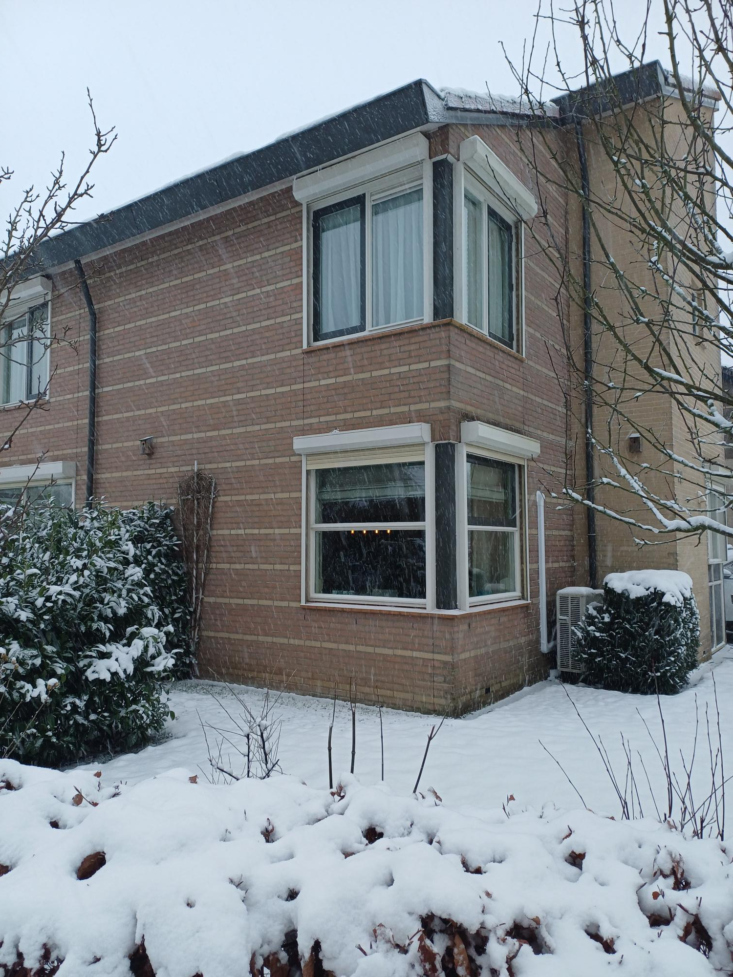 Voor renovatie wit en kwartsgrijs generfde kozijnen twello (3).jpg