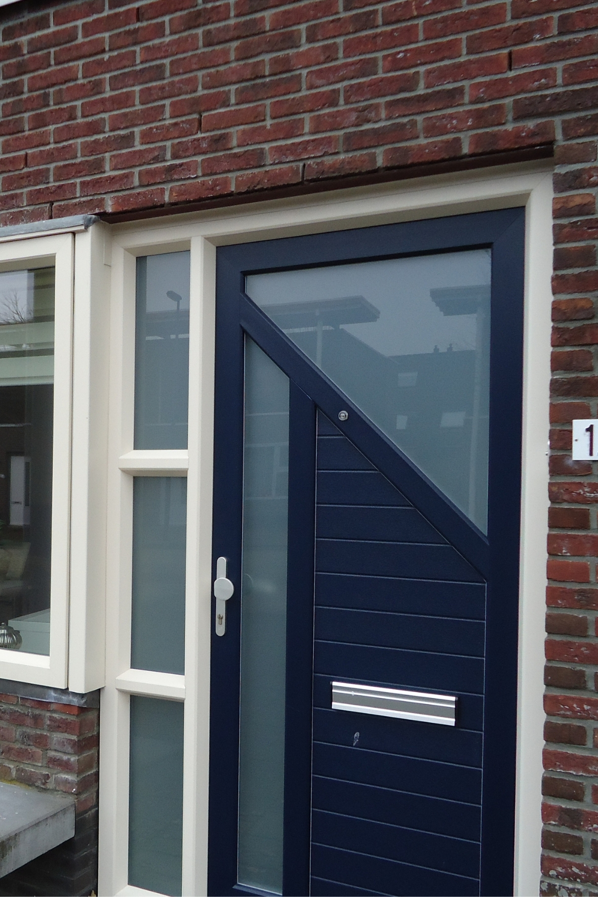 Aarnink deur 7 blauw met spion.jpg