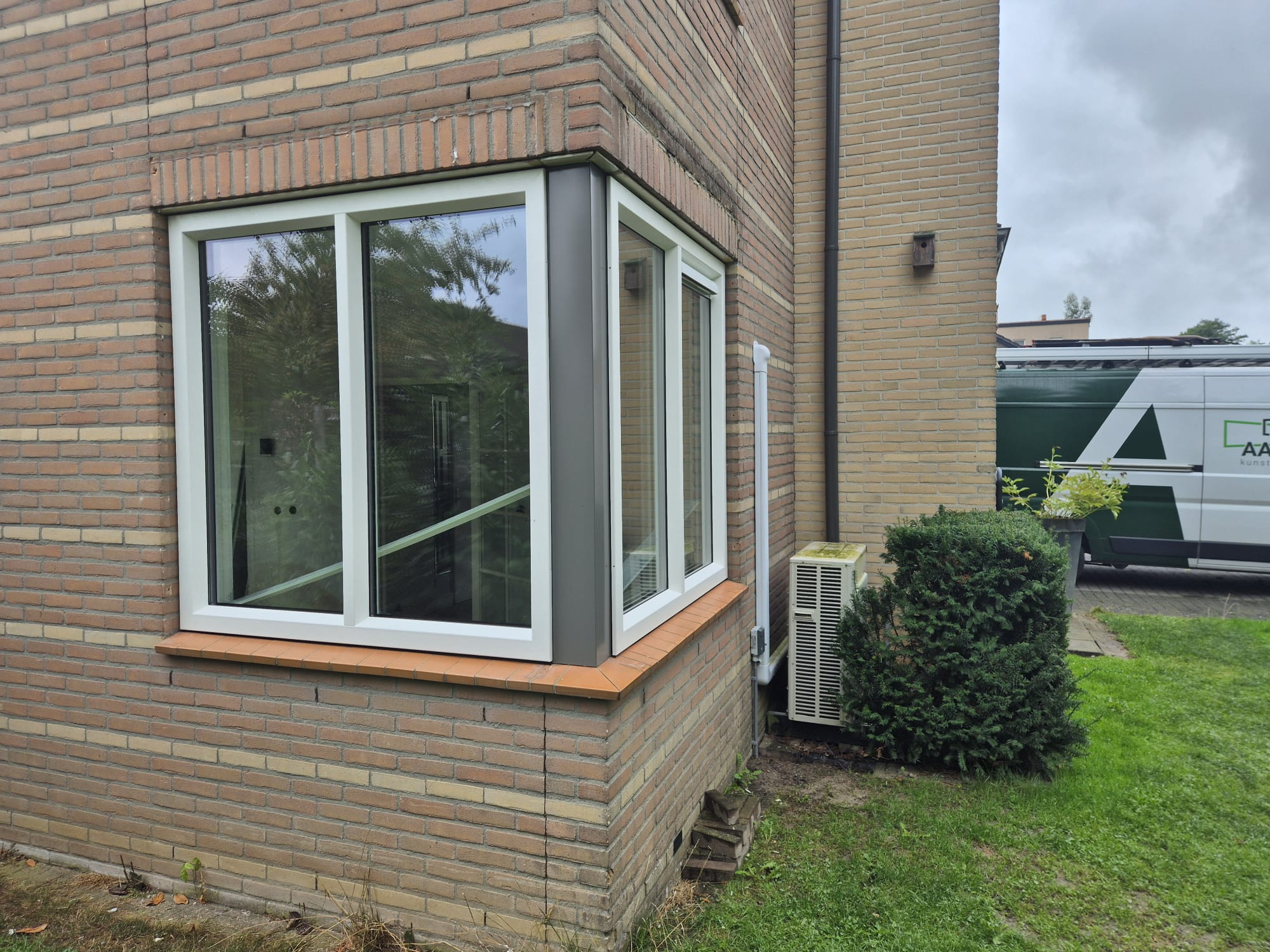 Renovatie met wit en kwartsgrijs generfde kozijnen Twello (6).jpeg