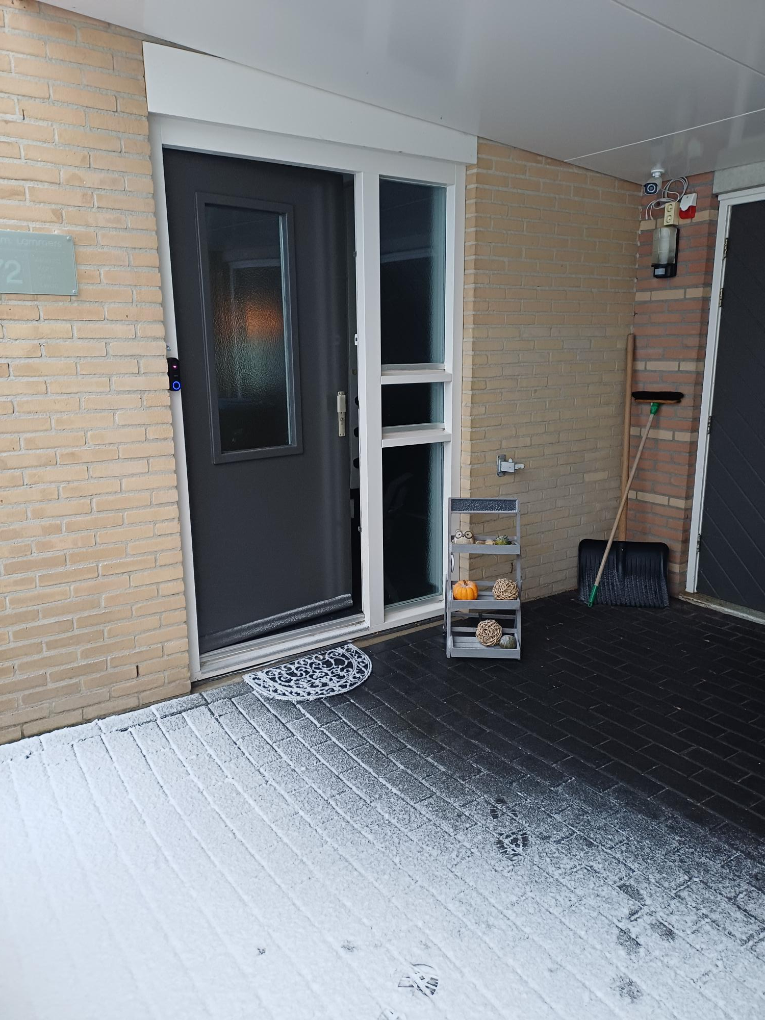 Voor renovatie wit en kwartsgrijs generfde kozijnen twello.jpg