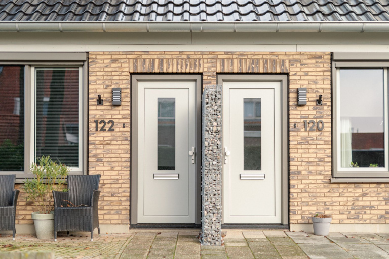 Woning met kunststof kozijnen in de kleuren kwarts- en agaatgrijs